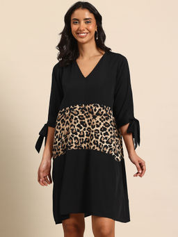 Qurvii - V-Neck Color-Block Mini Dress