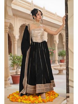 LABEL MAE - Black Corset With Skirt And Dupatta