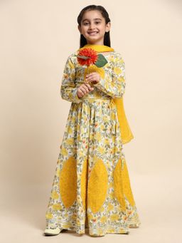 Maaesa - Girls Cotton Yellow Floral Print Lehenga And Choli With Dupatta