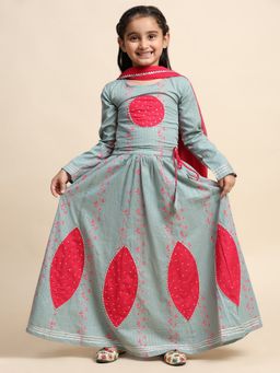 Maaesa - Girls Cotton Grey Floral Print Lehenga And Choli With Dupatta