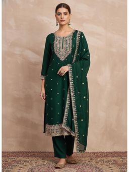 Varanga - Green Straight Fit Embroidered Kurta Pant with Dupatta