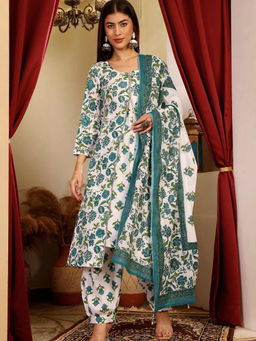 Lative Colours Of Fashion - White Cotton Regular Fit Floral Kurta With Pant & Dupatta