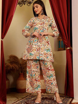 Lative Colours Of Fashion - Beige Cotton Regular Fit Printed Kurta With Pant