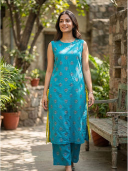 The Suitable - Blue Viscose Rayon Regular Fit Printed Kurta With Pant