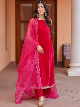 Lavanya The Label - Pink Velvet Regular Fit Solid/Plain Kurta With Pant & Dupatta