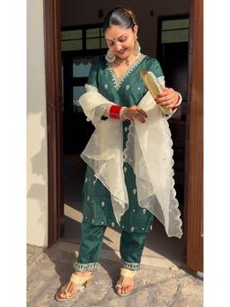 VredeVogel - Women's Green Silk Blend Embroidered Straight Kurta with Pant and Dupatta