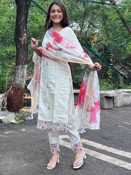 VredeVogel - Women's White Silk Blend Embroidered Straight Kurta with Pant and Dupatta
