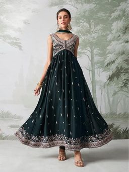 Wedani - Green Embroidered Kurta with Pant and Dupatta