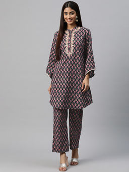 Nayam by lakshita - Embroidered Zari Work Kurta with Pant (Set of 2)