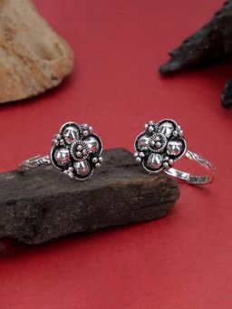 Praavy - 925 Oxidised Silver Blooming Flower Adjustable Toe Ring