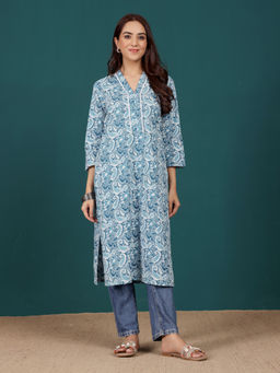 Varanga - Women Blue Paisely Printed V Neck Straight Kurta