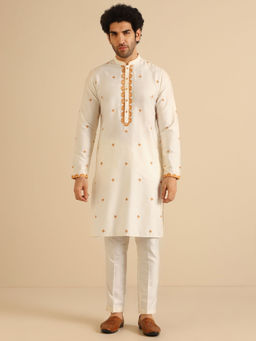 KISAH - Men Off White Kurta and Pant (Set of 2)