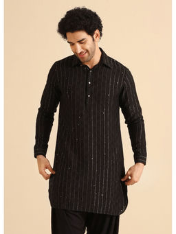 KISAH - Men Black Textured Silk Blend Kurta with Zari Design