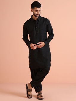 KISAH - Men Black Kurta and Patiala (Set of 2)