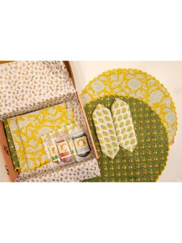 ADYA - Green Scalloped Reversible Festive Dining Mat Set