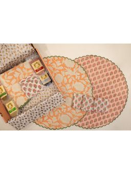 ADYA - Peach Scalloped Reversible Festive Dining Mat Set
