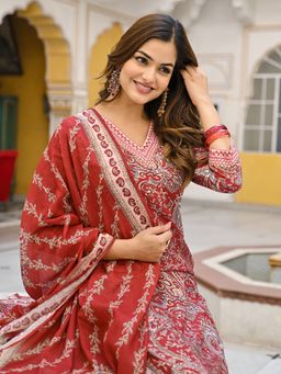 Vaamsi - Women Red Rayon Blend Printed Straight Kurta with Pant & Dupatta (Set of 3)