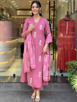 BLACK SCISSOR - Womens Pink Embroidered With Printed Border Kurta & Pant With Dupatta
