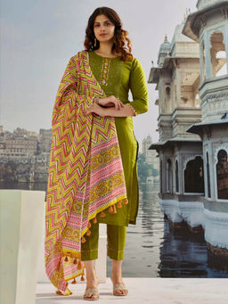 BLACK SCISSOR - Womens Embroidered With Printed Border Kurta & Pant With Dupatta
