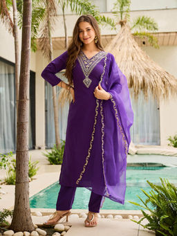 BLACK SCISSOR - Womens Rayon Slub Embroidered Straight Kurta & Pant With Dupatta