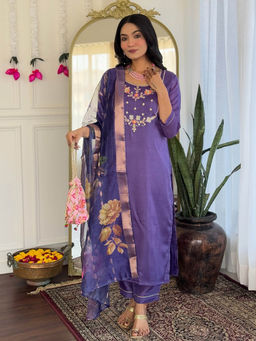 BLACK SCISSOR - Womens Embroidered Straight Kurta With Pant And Jacquard Printed Dupatta