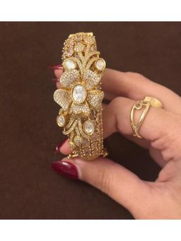 AMAARA JEWELS - Aarini Bloom White Bangle