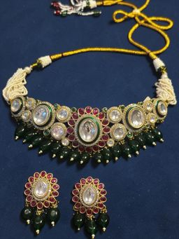 AMAARA JEWELS - Mughal Enigma White Necklace with Earrings and Maangtikka