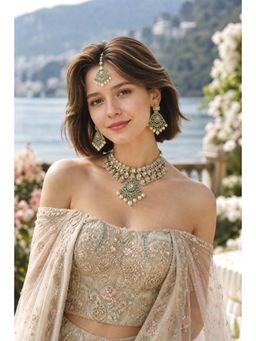 AMAARA JEWELS - Shahi Chandrika White Necklace with Earrings and Maangtikka
