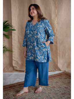 The Indian Ethnic Co. - Blue Straight Dabu Handblock Printed Slub Cotton Kurti