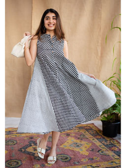 The Indian Ethnic Co. - Black A-Line Dabu Handblock Printed Cotton Dress