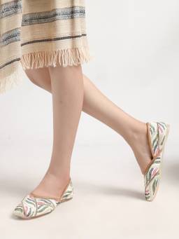 DENILL - Women White Handcrafted Synthetic Leather Juttis