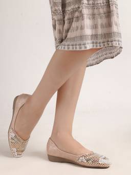 DENILL - Women Pink Embellished Rhinestone Juttis