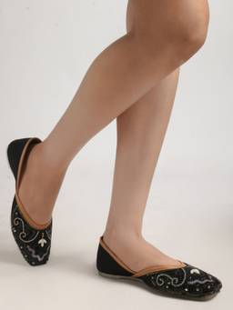 DENILL - Women Black Handcrafted Traditional and Ethnic Embroidery Juttis