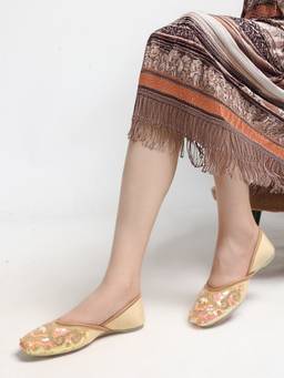 DENILL - Women Cream Handcrafted Traditional and Ethnic Embroidery Juttis