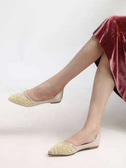 DENILL - Women Gold Embellished Pointed Toe Juttis