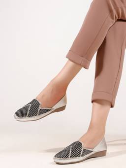 DENILL - Women Silver Geometric Embellishments Slip-On Juttis