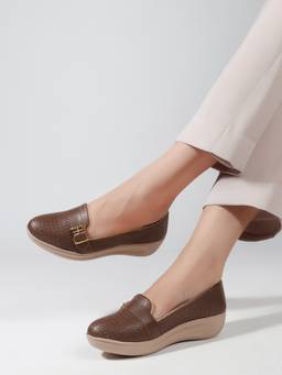 DENILL - Women Brown Textured Buckle Loafers