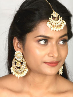Laida - Gold-Plated Kundan Stone-Studded & Beaded Handcrafted Maang Tikka With Earrings (Set of 2)