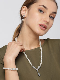 Jewels Galaxy - Adorable AD & Pearl Studded Mesmerizing Jewellery Set