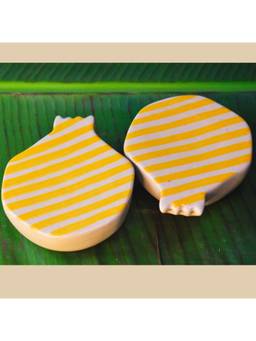 TheYUGO - Yellow Pomegranate Salt & Pepper Shaker Set