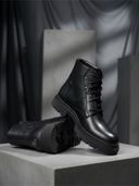 Black color option, Sold out, Currently selected