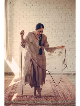 Sarang Kaur - Beige Nayantara Dupatta