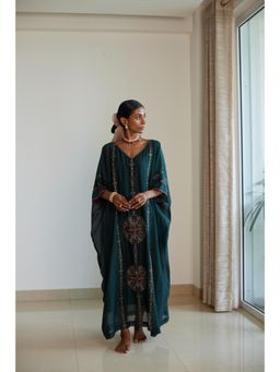 Sarang Kaur - Green Uday Kaftan Dress (Set of 2)