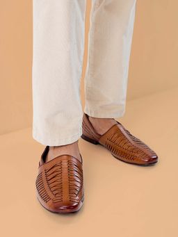 REGAL - Tan Mens Stylish Leather Woven Slip On Juttis