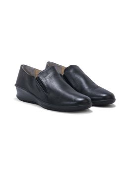WOODS - Women Black Slip-On Loafers
