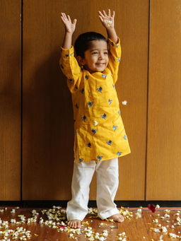 DULAAR - Yellow Printed Straight Mid Waist Kurta & Pyjama