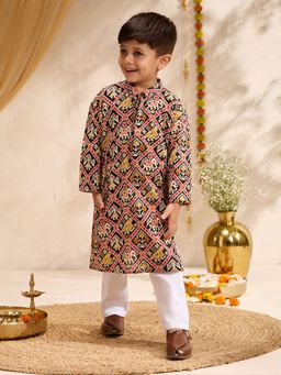 Vastramay - Black Printed Straight Mid Waist Kurta & Pant