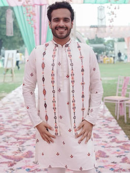 KISAH - Men Off White Kurta and Jacket with Pant (Set of 3)