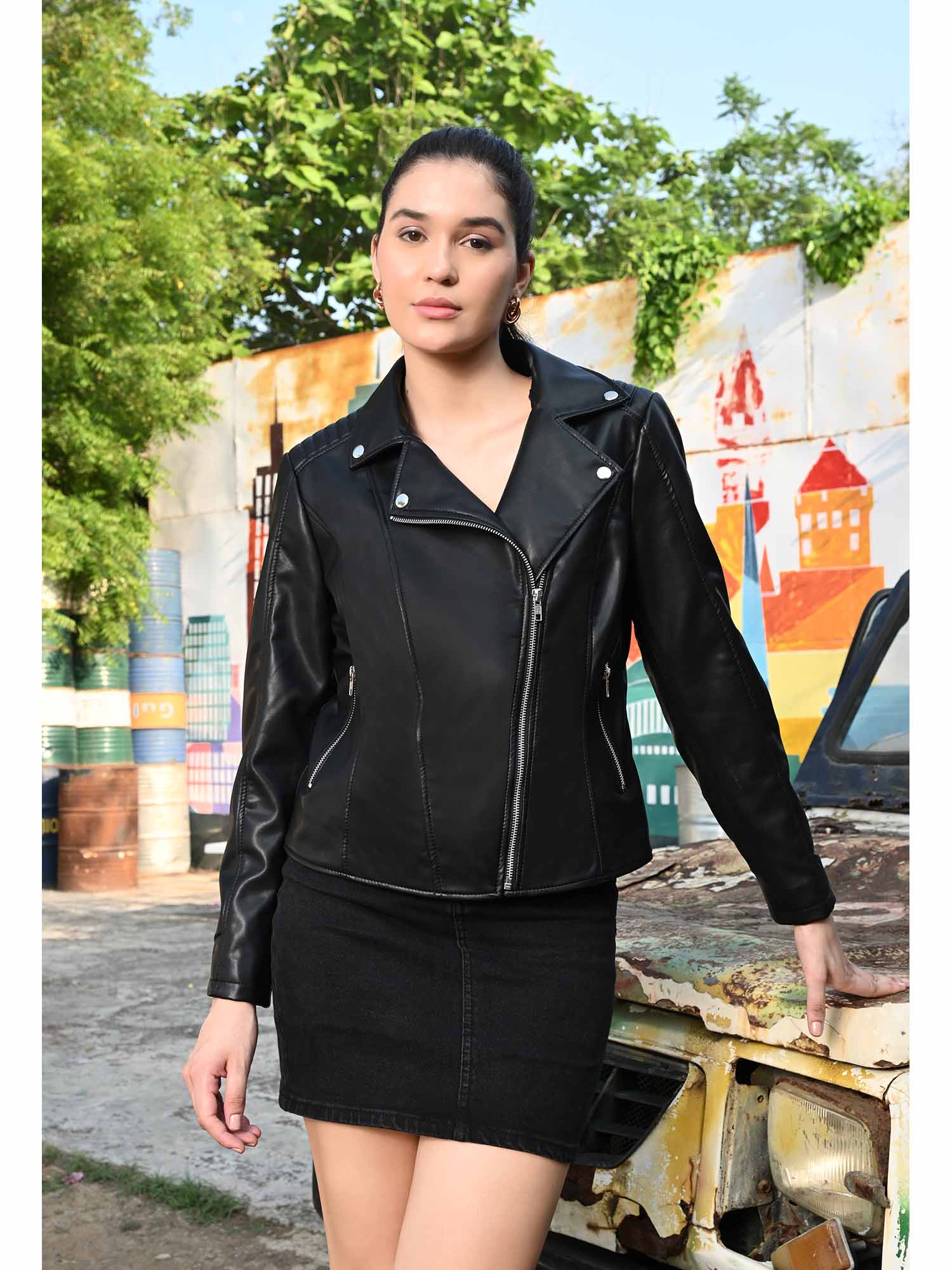 tboj Women'S Black Solid Llightweight Leather Crop Jacket-picture-40
