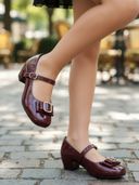 Maroon color option, Currently selected